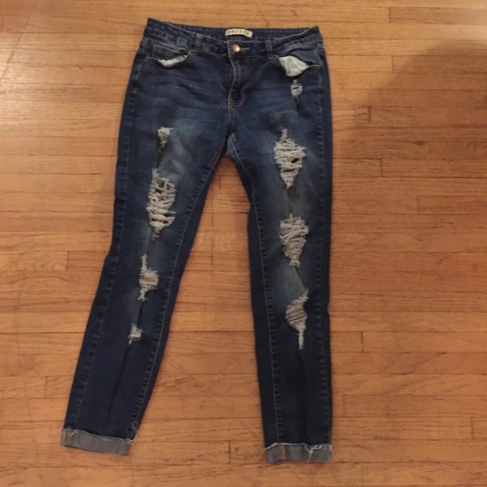 Ripped painted jeans